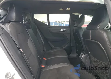 2022 Volvo Xc40 T5 R-Design z USA, uszkodzony, nr VIN YV4162UM6N2731486